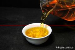 都是茶叶，秋天喝红茶还是绿茶？行家：差别很大，不适合自己