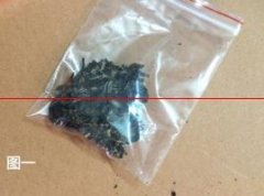 【懂茶帝】为什么一个茶饼撬出来是一块的，另一个却一撬散了？