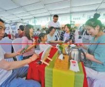 济南茶博会第三天：中益普洱茶五周年庆典火爆举行