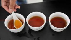 泡红茶时，为什么喝到嘴里感觉有酸味？