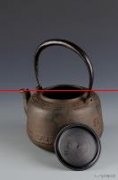 如何鉴定一把日本铁壶？