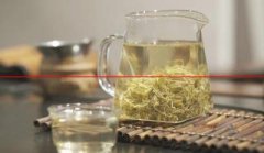 茶叶表面的白霜是发霉吗？