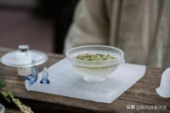 泡茶时，别直接倒热水了