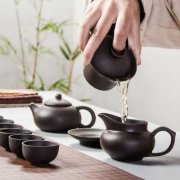 德国人喝茶的方式和喝的茶，对比起我们传统的中国喝茶方式